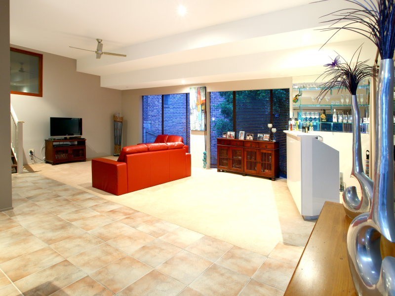 35 Adaminaby Dr, Helensvale QLD 4212