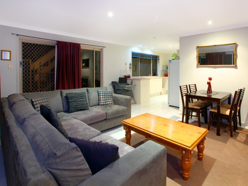 35 Adaminaby Dr, Helensvale QLD 4212