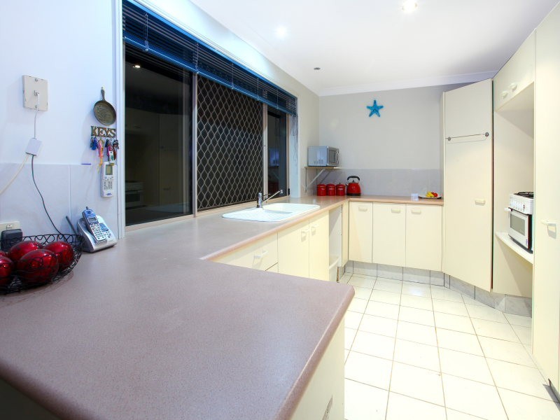 35 Adaminaby Dr, Helensvale QLD 4212