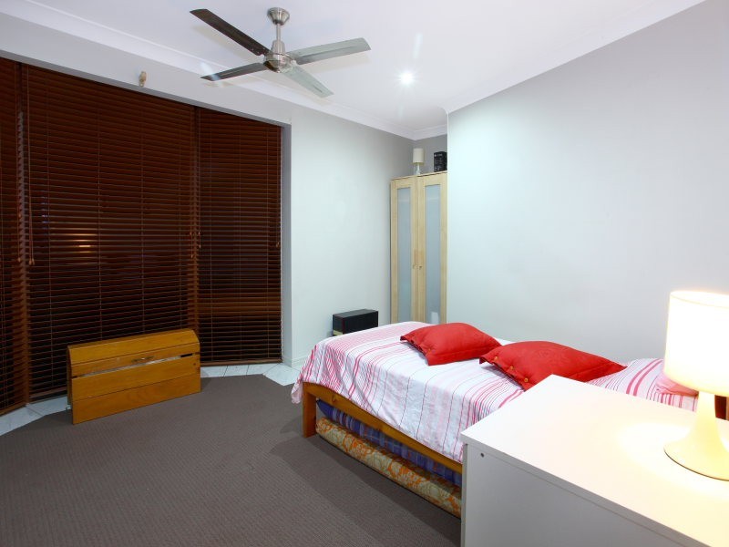 35 Adaminaby Dr, Helensvale QLD 4212