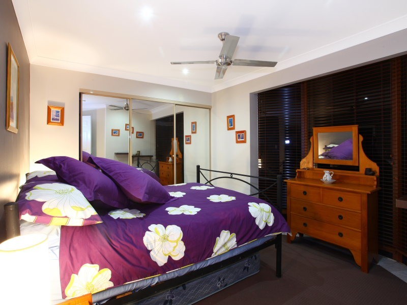35 Adaminaby Dr, Helensvale QLD 4212