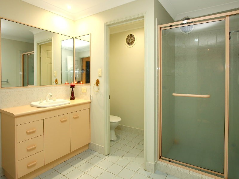 35 Adaminaby Dr, Helensvale QLD 4212