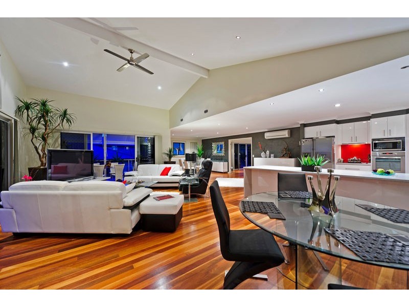 16 Sandow Street, Pacific Pines QLD 4211