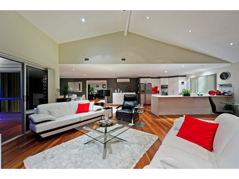 16 Sandow Street, Pacific Pines QLD 4211