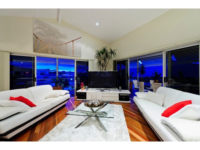 16 Sandow Street, Pacific Pines QLD 4211