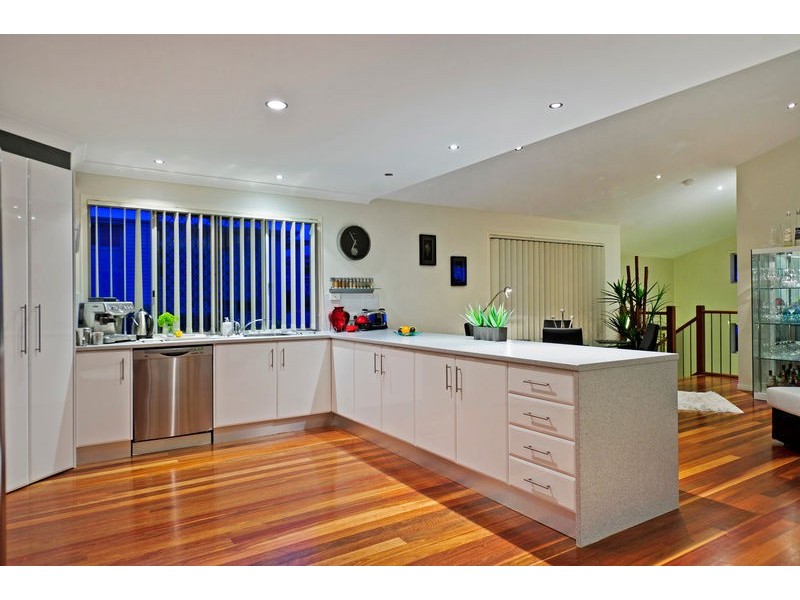 16 Sandow Street, Pacific Pines QLD 4211