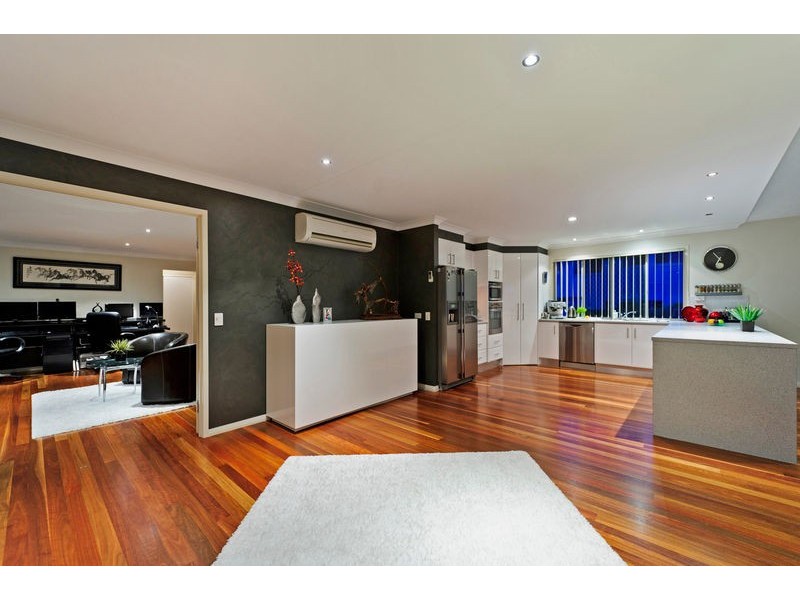 16 Sandow Street, Pacific Pines QLD 4211