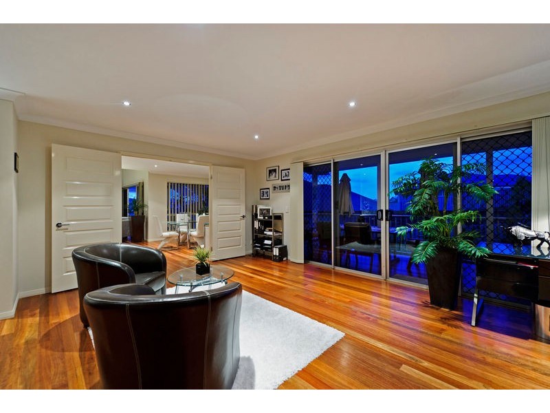 16 Sandow Street, Pacific Pines QLD 4211