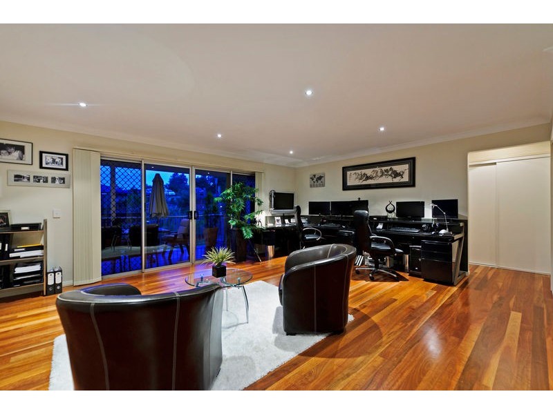 16 Sandow Street, Pacific Pines QLD 4211