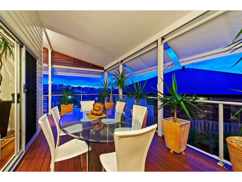 16 Sandow Street, Pacific Pines QLD 4211