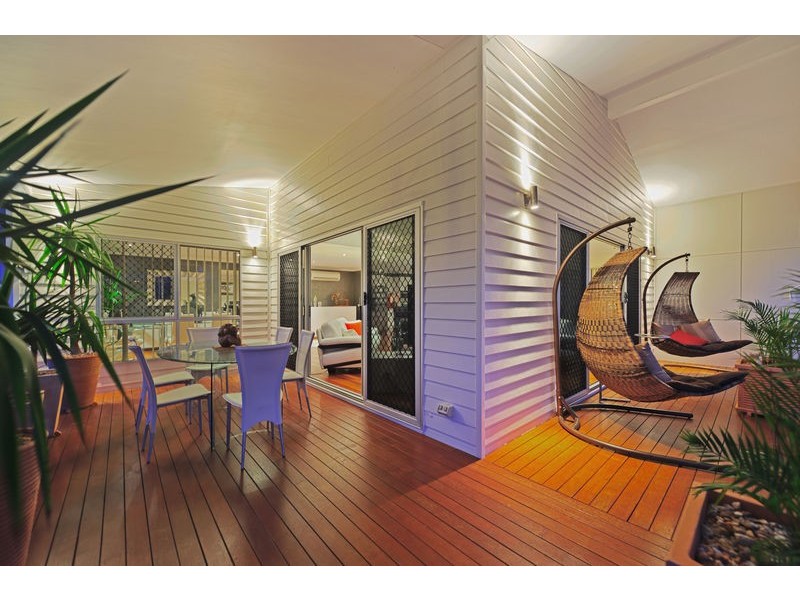 16 Sandow Street, Pacific Pines QLD 4211