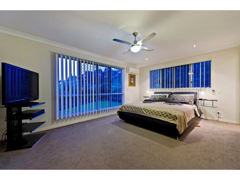 16 Sandow Street, Pacific Pines QLD 4211