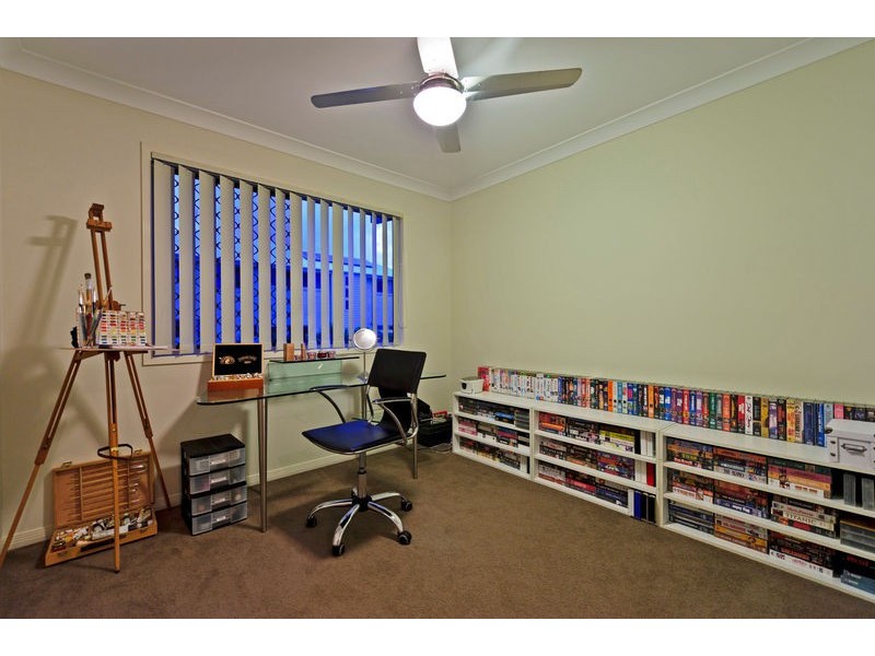 16 Sandow Street, Pacific Pines QLD 4211