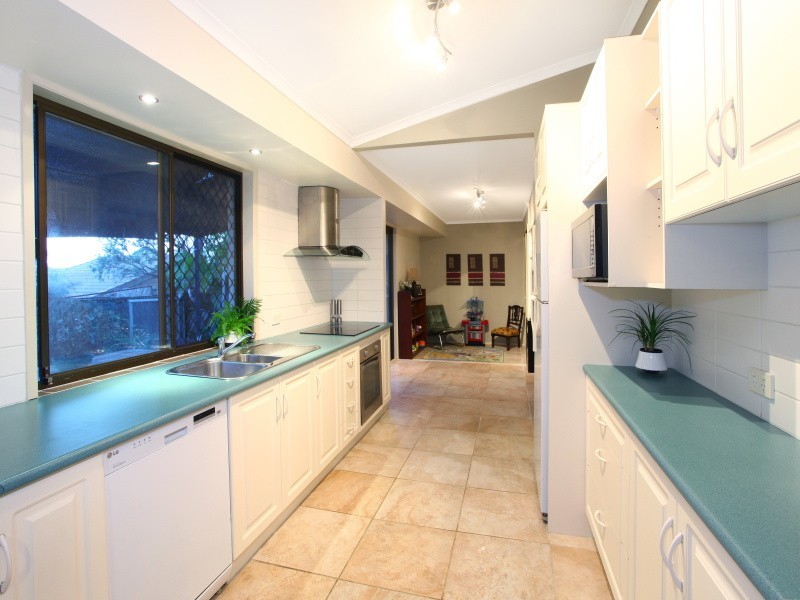 13 Bathurst Court, Helensvale QLD 4212