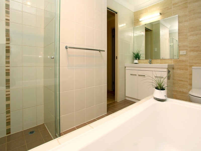 13 Bathurst Court, Helensvale QLD 4212