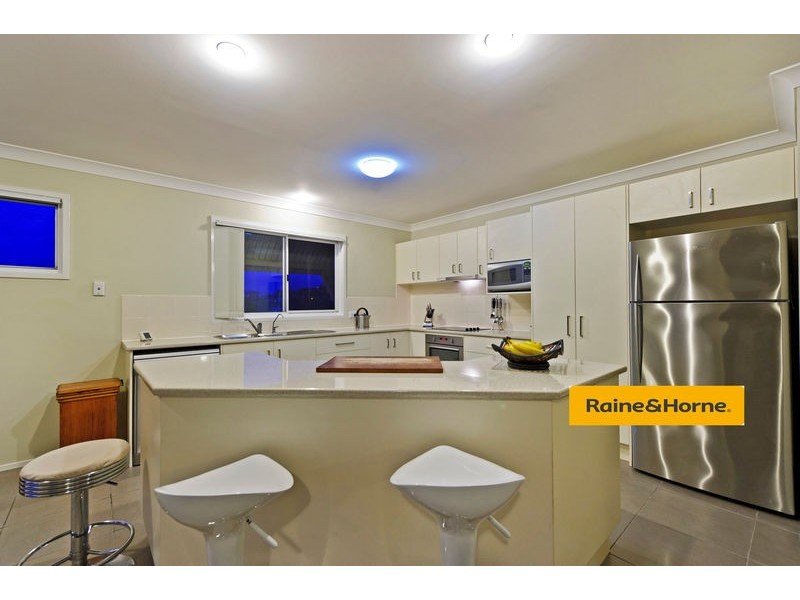 9 Atoli Rise, Pacific Pines QLD 4211