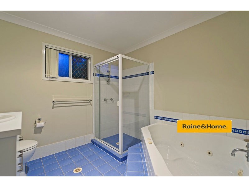 9 Atoli Rise, Pacific Pines QLD 4211