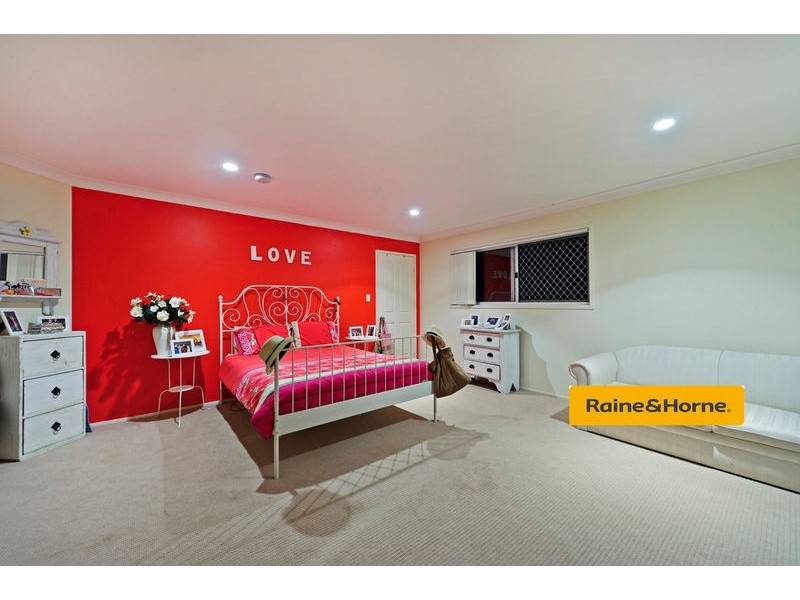 9 Atoli Rise, Pacific Pines QLD 4211