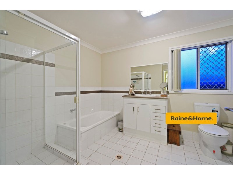 9 Atoli Rise, Pacific Pines QLD 4211