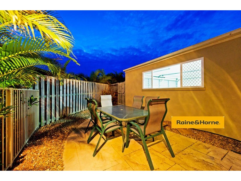 9 Atoli Rise, Pacific Pines QLD 4211