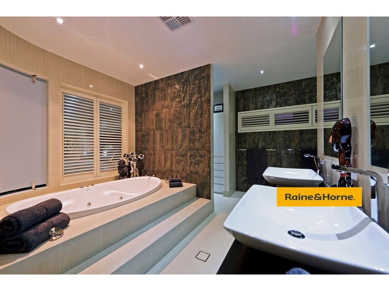 31 Westward Way, Coomera Waters QLD 4209