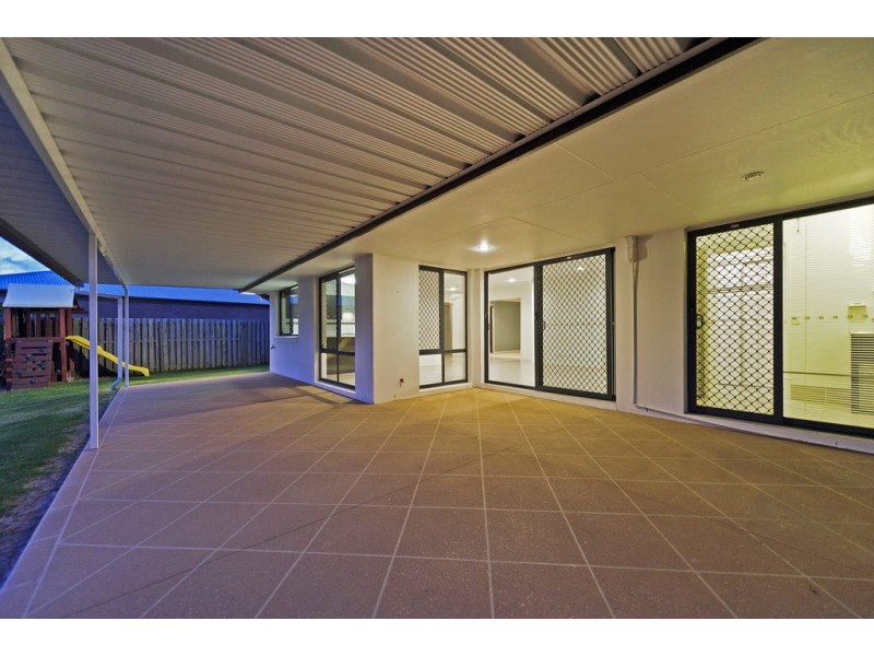 63 Cobb and Co Drive, Oxenford QLD 4210