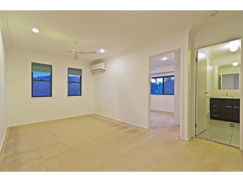 63 Cobb and Co Drive, Oxenford QLD 4210