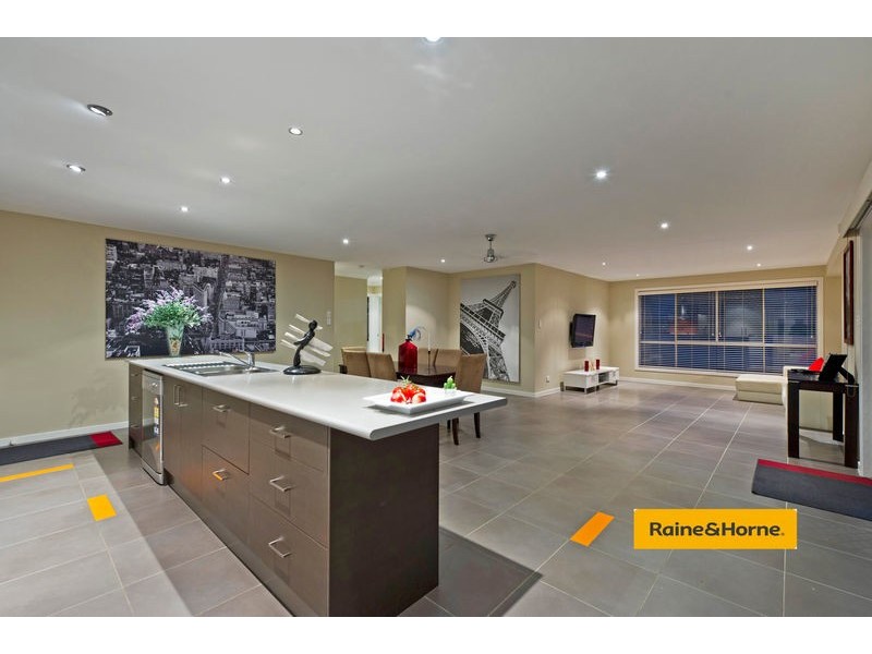 19 Bimberi Row, Pacific Pines QLD 4211