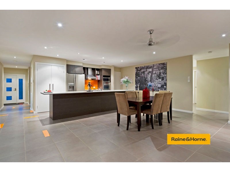 19 Bimberi Row, Pacific Pines QLD 4211