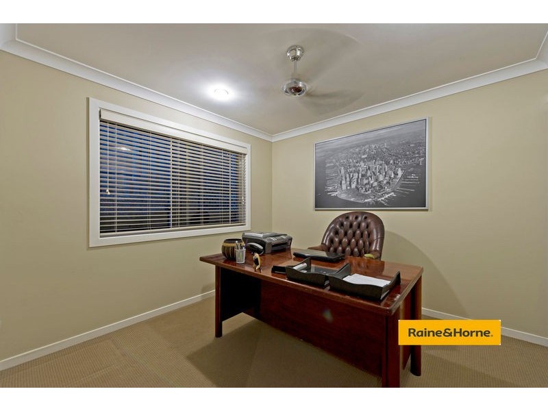 19 Bimberi Row, Pacific Pines QLD 4211