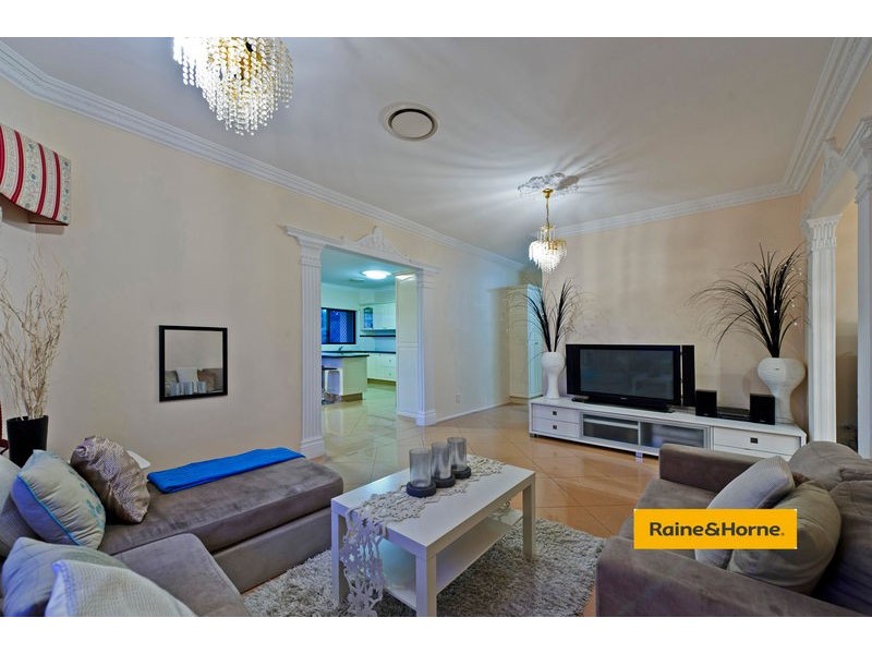 42 Manra Way, Pacific Pines QLD 4211