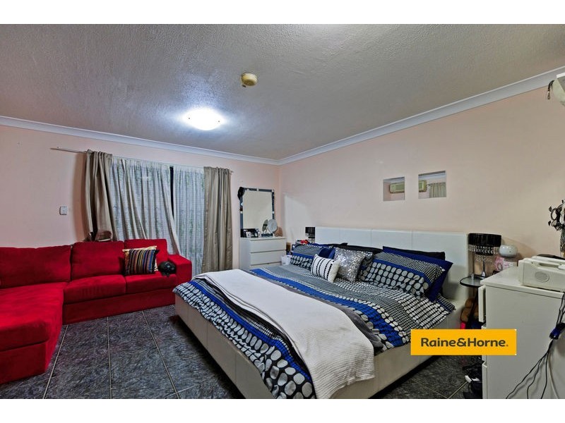 42 Manra Way, Pacific Pines QLD 4211
