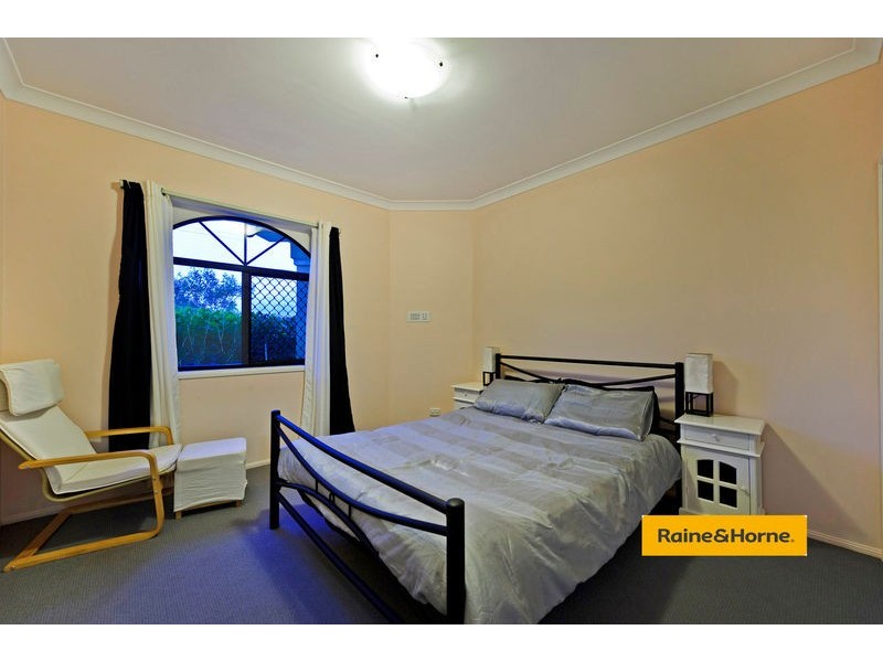 42 Manra Way, Pacific Pines QLD 4211