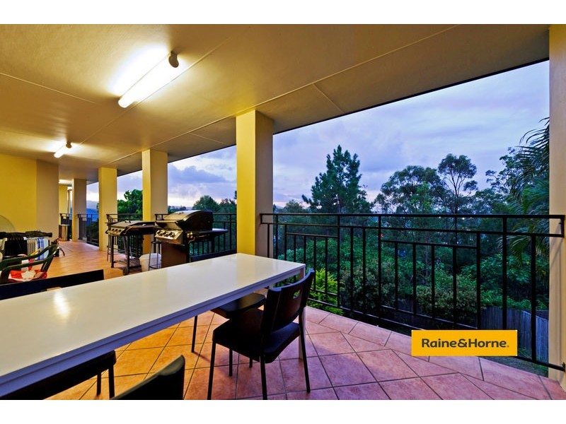 42 Manra Way, Pacific Pines QLD 4211