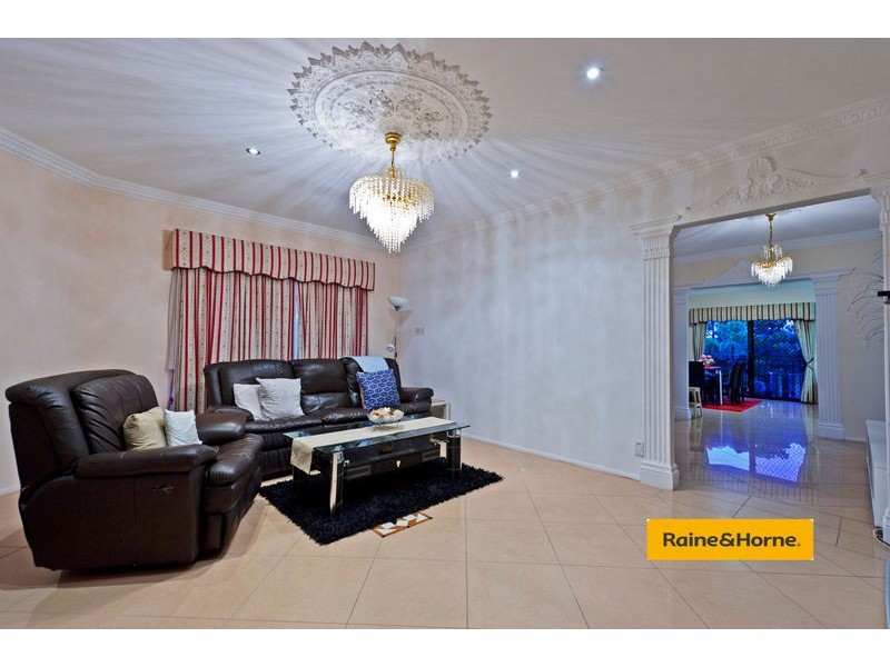 42 Manra Way, Pacific Pines QLD 4211