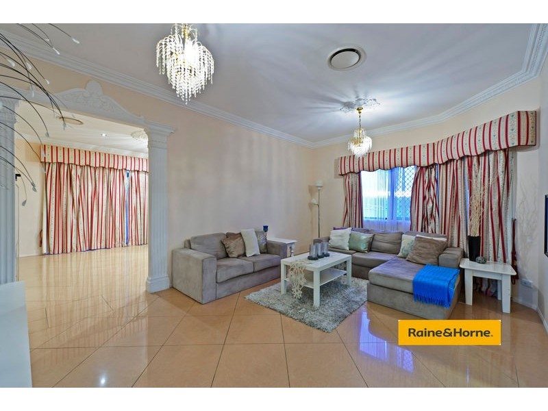 42 Manra Way, Pacific Pines QLD 4211