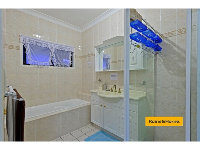42 Manra Way, Pacific Pines QLD 4211