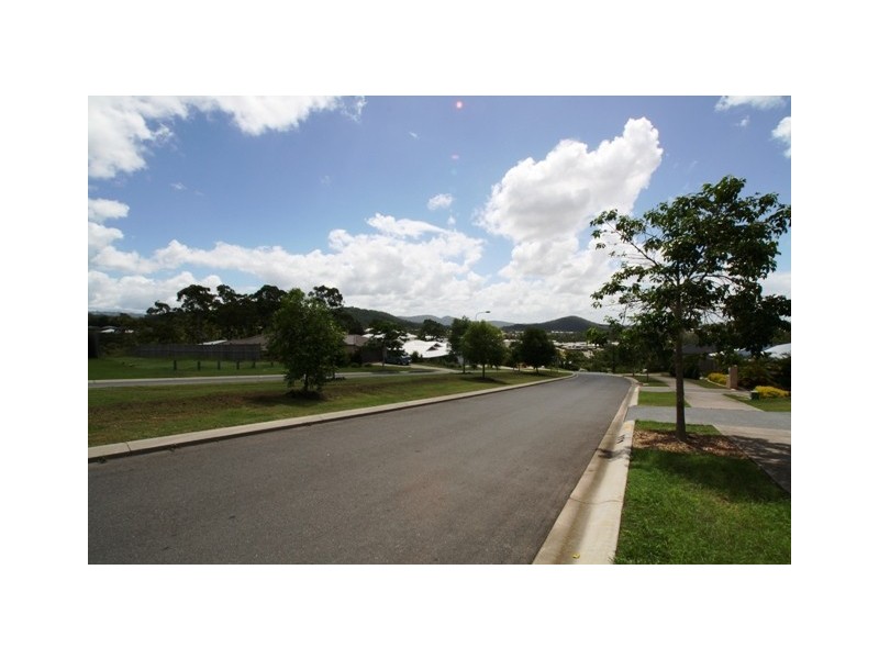 33 McAuley Parade, Pacific Pines QLD 4211
