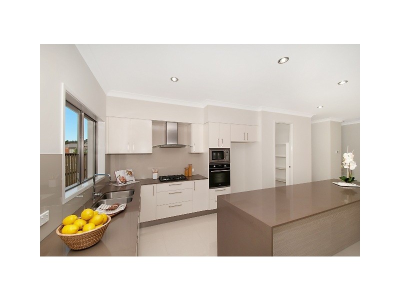 33 McAuley Parade, Pacific Pines QLD 4211