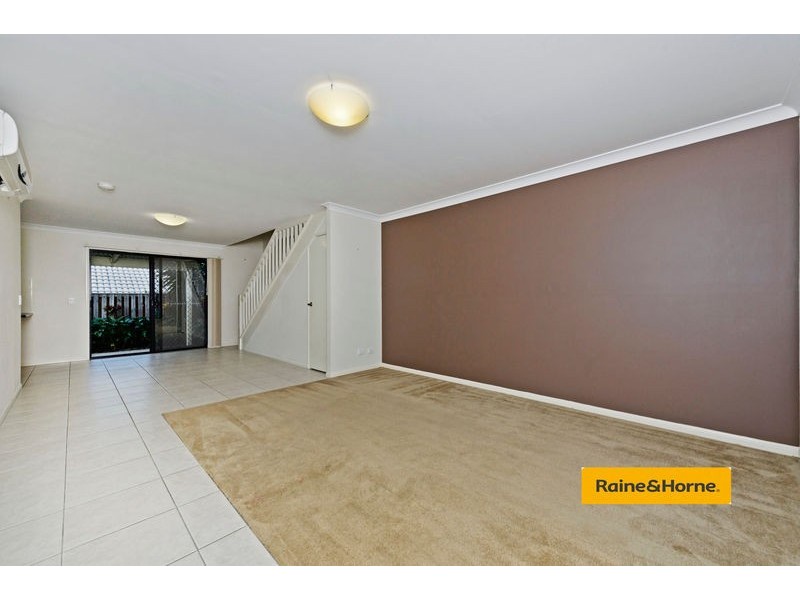 1/30 Witheren Circuit, Pacific Pines QLD 4211