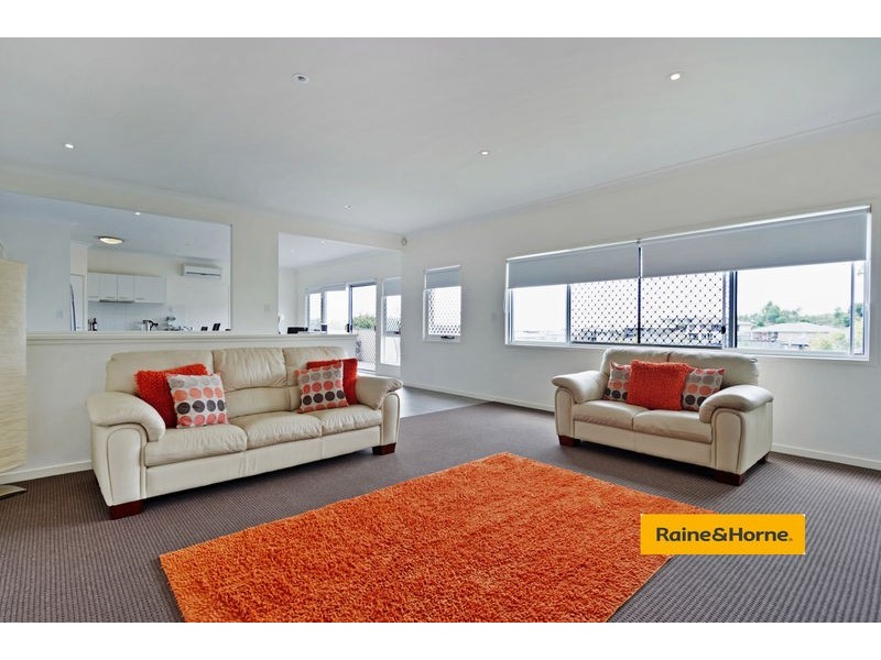 17 Elkins Street, Pacific Pines QLD 4211
