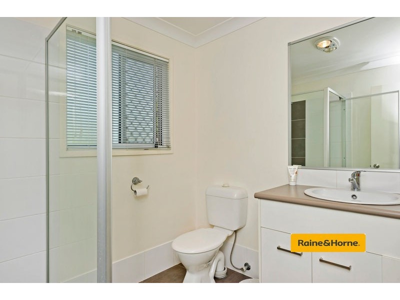 17 Elkins Street, Pacific Pines QLD 4211