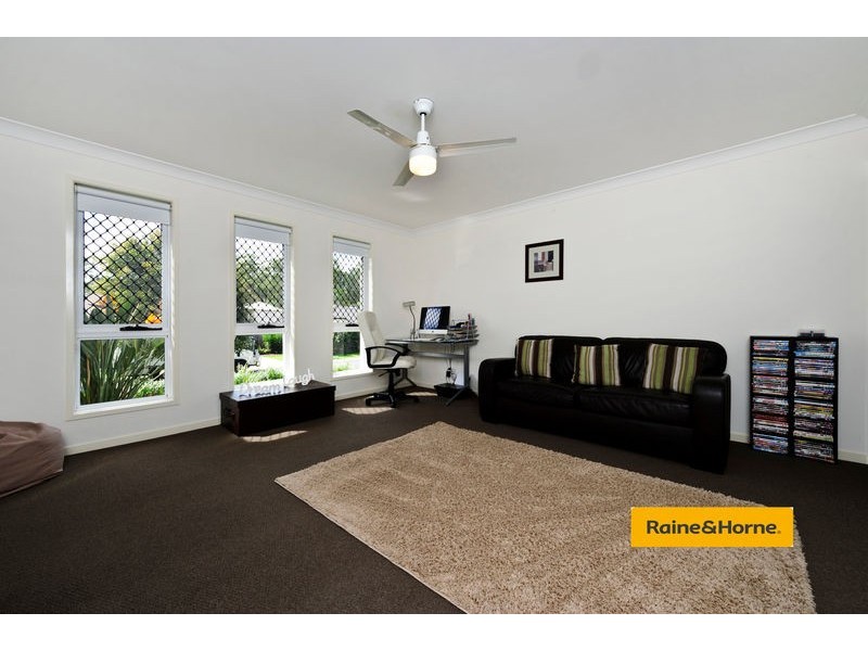 17 Elkins Street, Pacific Pines QLD 4211
