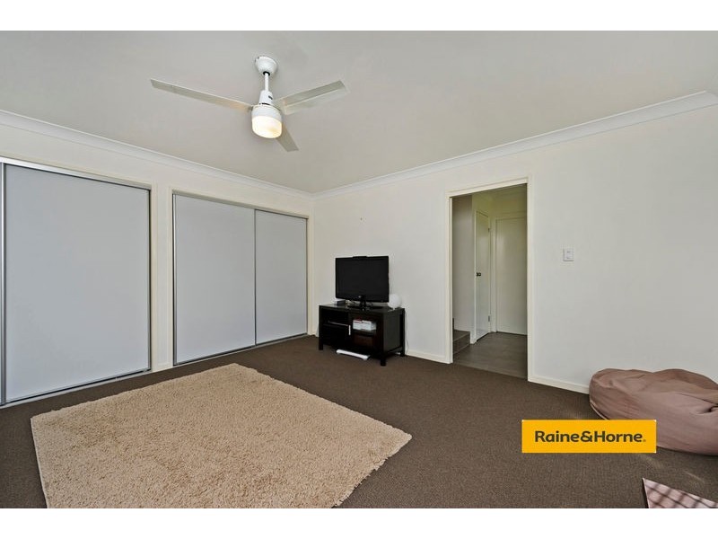 17 Elkins Street, Pacific Pines QLD 4211