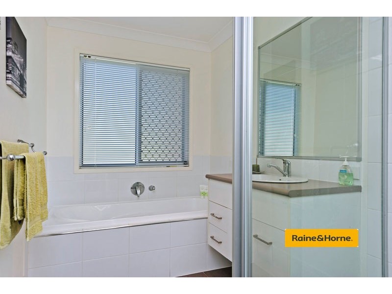 17 Elkins Street, Pacific Pines QLD 4211