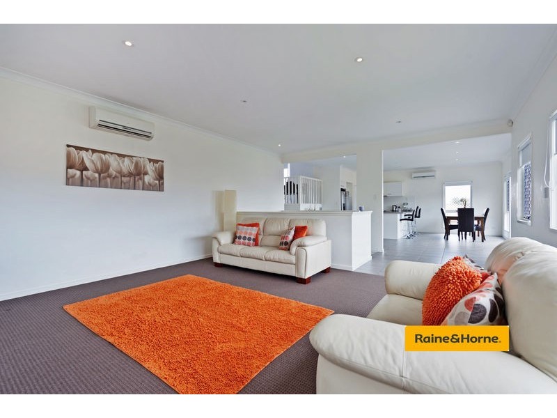 17 Elkins Street, Pacific Pines QLD 4211