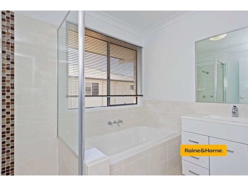 31 Hadrian Crescent, Pacific Pines QLD 4211