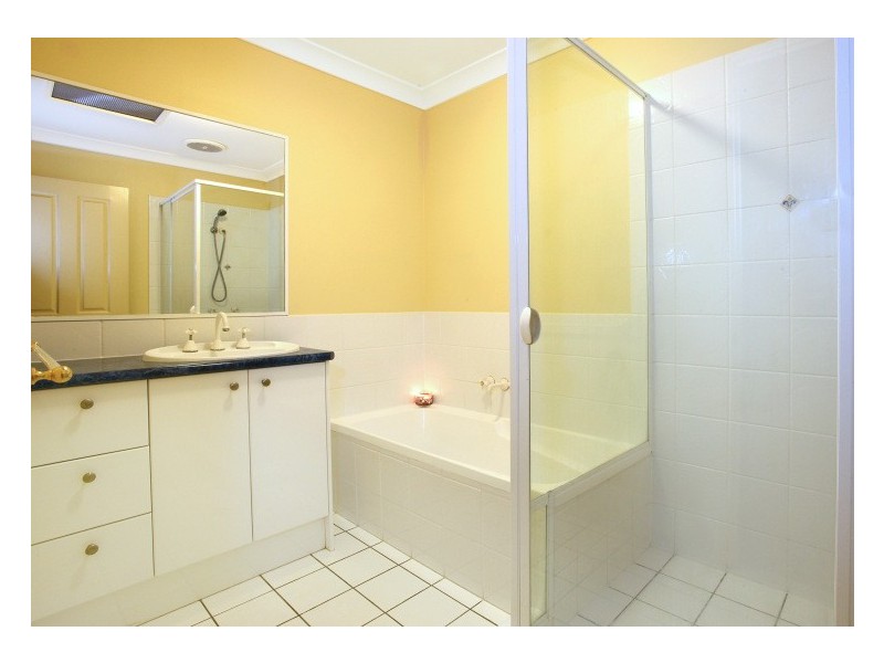 1/98 Cootharaba Drive, Helensvale QLD 4212