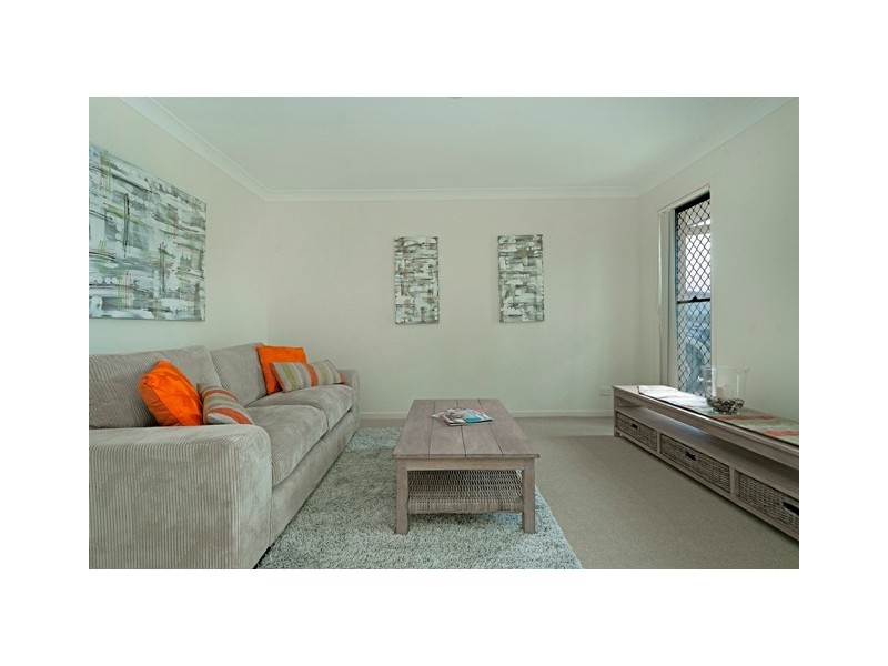 20 Witheren Cct, Pacific Pines QLD 4211