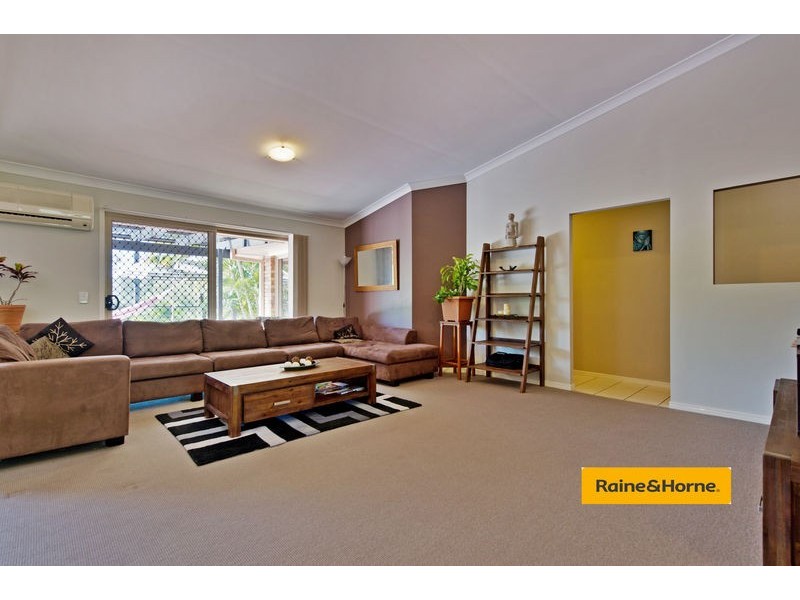 12 Bounty Way, Pacific Pines QLD 4211